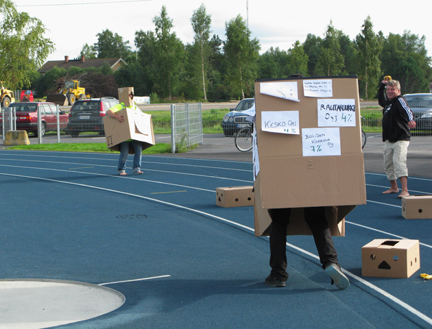 Atomic race - Racers under attack.